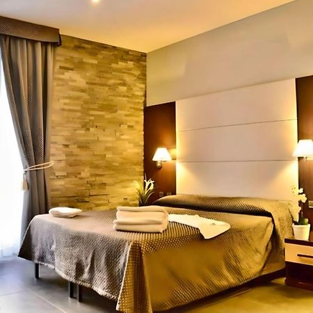 Отель Roma Castle Termini Экстерьер фото
