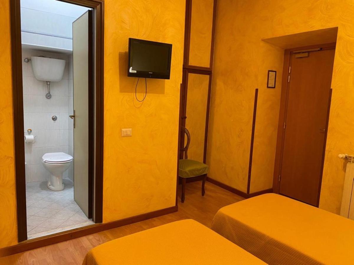 Отель Roma Castle Termini Экстерьер фото